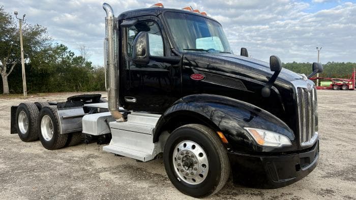 2022 Peterbilt 579 — photo 8
