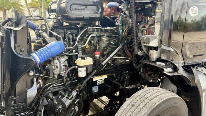 2022 Peterbilt 579 — photo 18