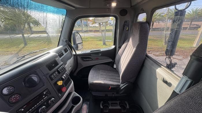 2022 Peterbilt 579 — photo 11