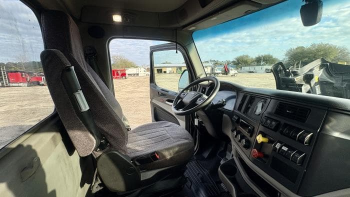 2022 Peterbilt 579 — photo 15
