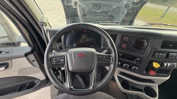 2022 Peterbilt 579 — photo 13