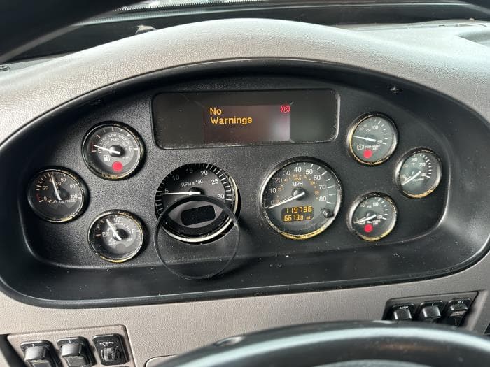 2020 Peterbilt 337 — photo 10