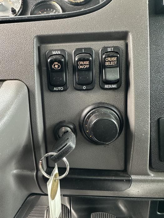 2020 Peterbilt 337 — photo 12