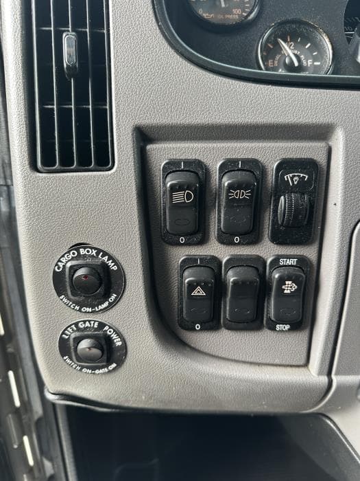 2020 Peterbilt 337 — photo 13