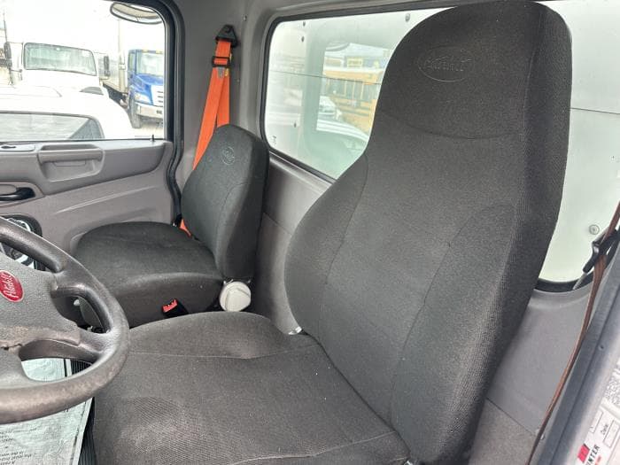 2020 Peterbilt 337 — photo 14