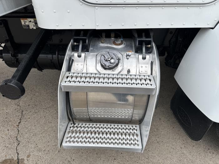 2020 Peterbilt 337 — photo 22