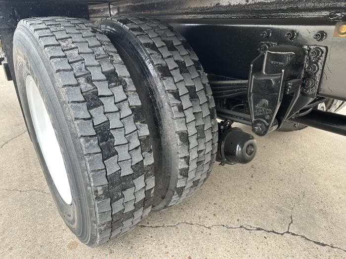 2020 Peterbilt 337 — photo 23