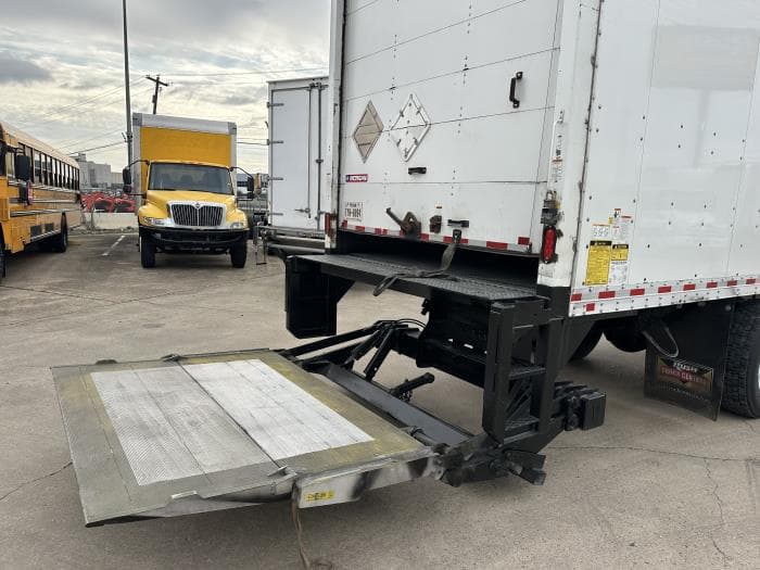 2020 Peterbilt 337 — photo 9