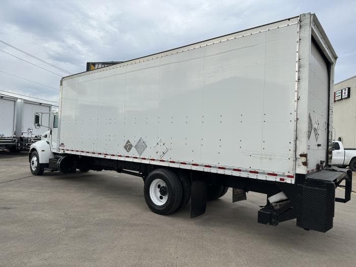 2020 Peterbilt 337 — photo 6