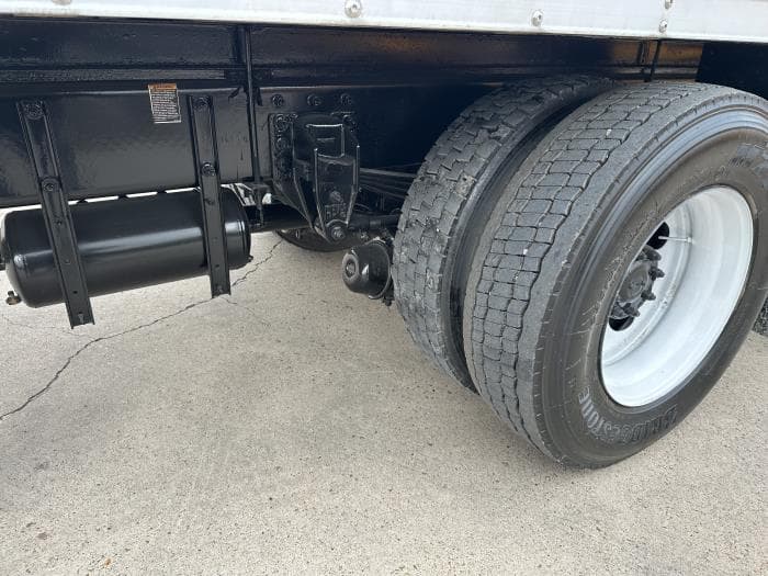 2020 Peterbilt 337 — photo 25