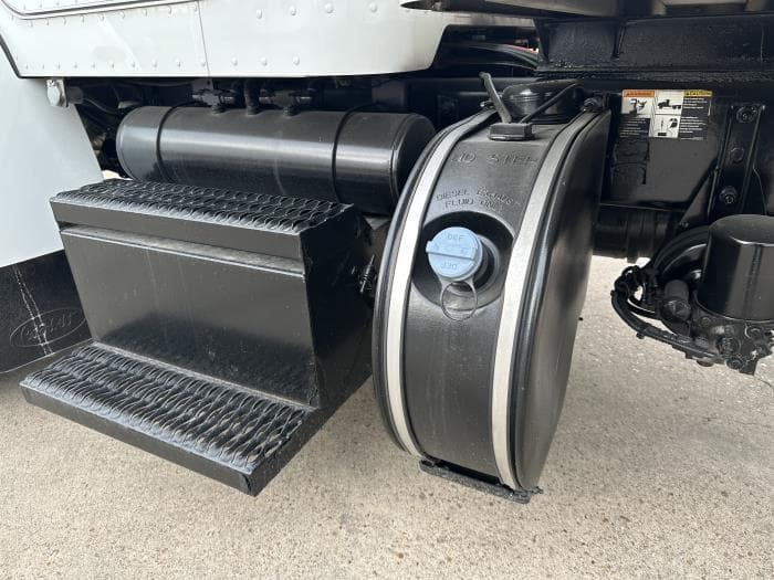 2020 Peterbilt 337 — photo 26