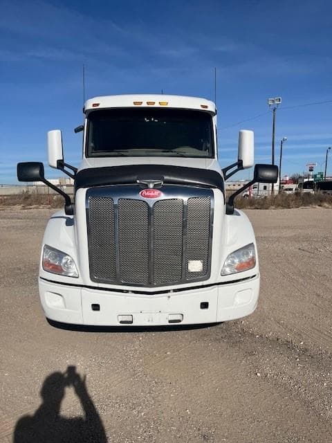 2022 Peterbilt 579 — photo 4