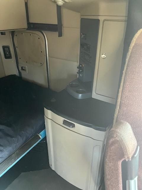 2022 Peterbilt 579 — photo 9