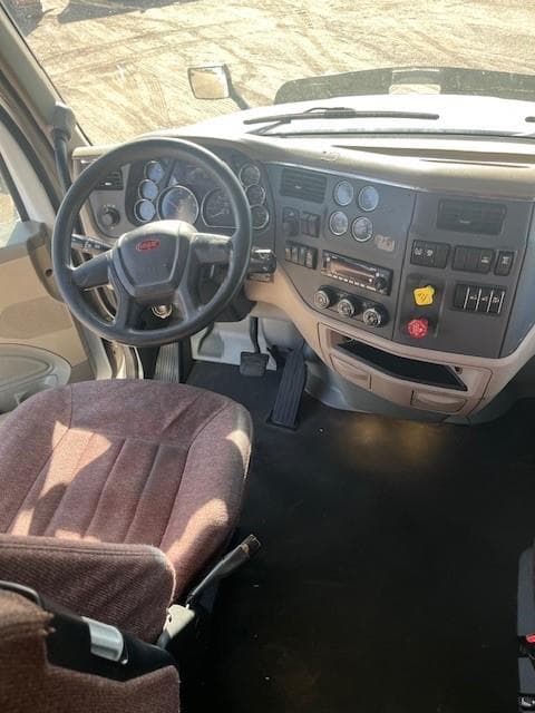 2022 Peterbilt 579 — photo 7