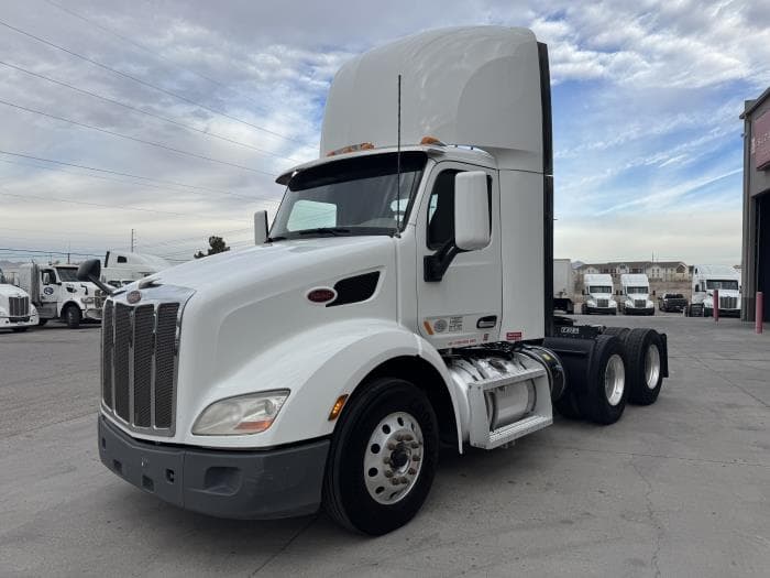 2020 Peterbilt 579 — photo 2
