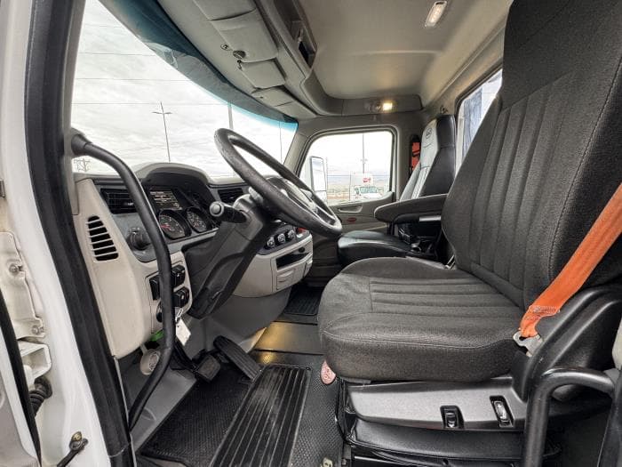2020 Peterbilt 579 — photo 13
