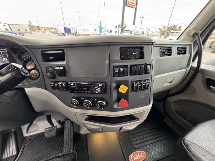 2020 Peterbilt 579 — photo 15