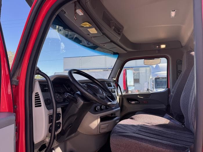 2020 Peterbilt 579 — photo 13