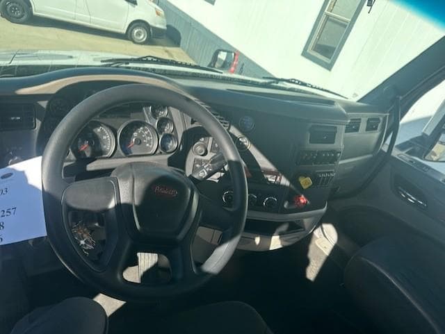 2020 Peterbilt 579 — photo 10