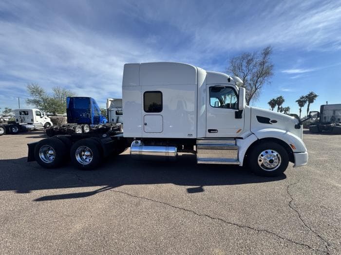 2022 Peterbilt 579 — photo 6