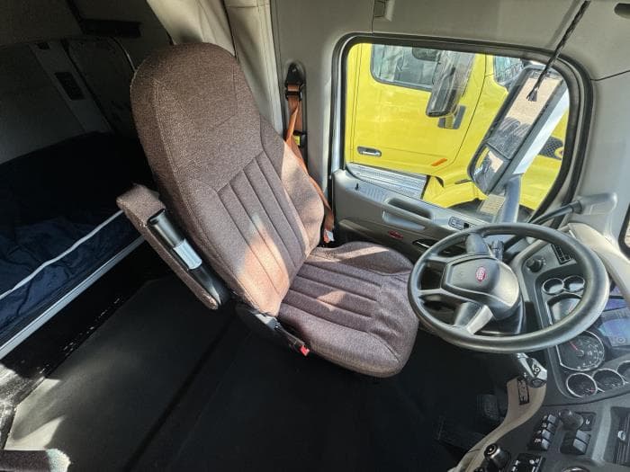 2022 Peterbilt 579 — photo 13