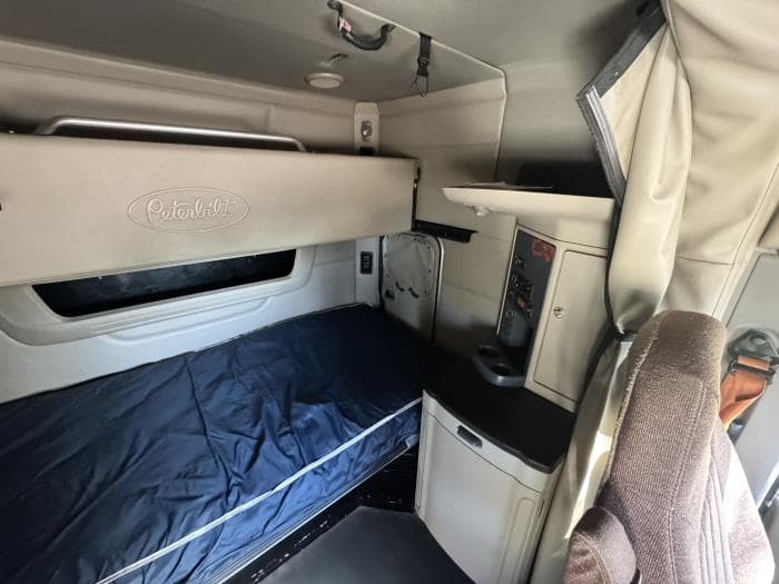 2022 Peterbilt 579 — photo 14