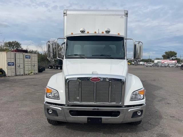 2025 Peterbilt 536 — photo 8