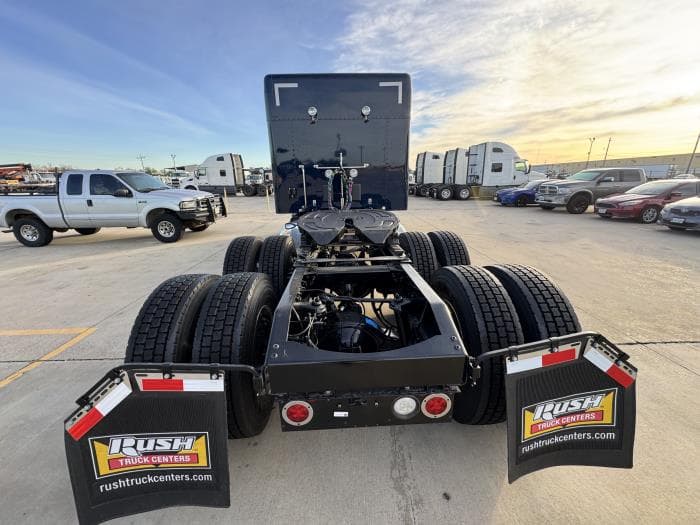 2026 Peterbilt 567 — photo 8