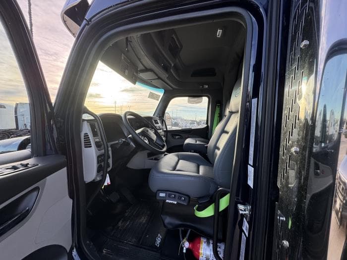 2026 Peterbilt 567 — photo 9