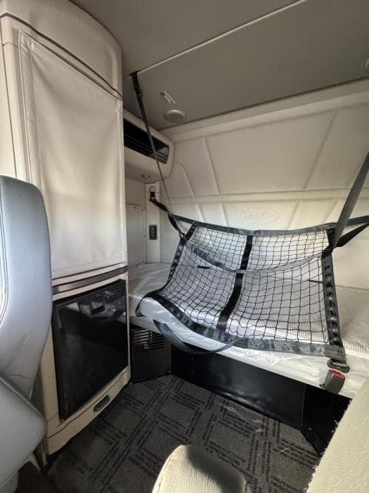 2026 Peterbilt 567 — photo 14