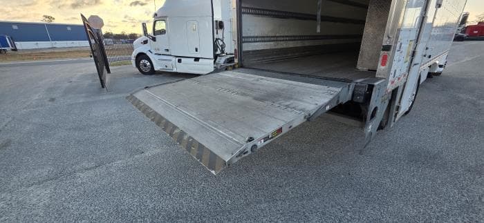 2020 Peterbilt 337 — photo 16