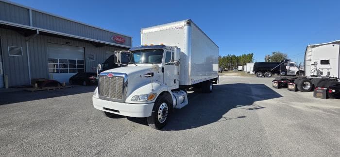 2020 Peterbilt 337 — photo 2