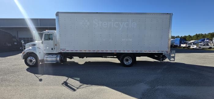 2020 Peterbilt 337 — photo 3