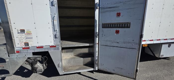 2020 Peterbilt 337 — photo 10