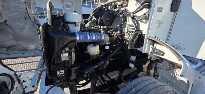 2020 Peterbilt 337 — photo 27