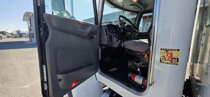 2020 Peterbilt 337 — photo 19