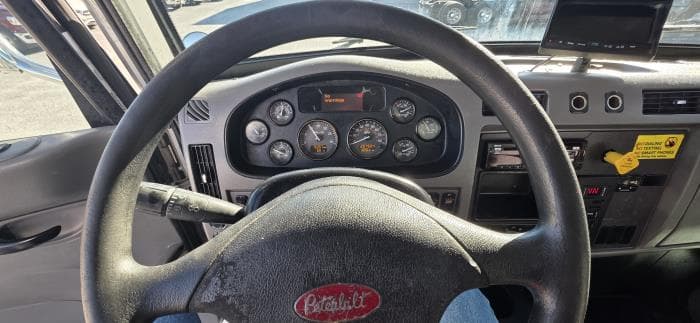 2020 Peterbilt 337 — photo 23