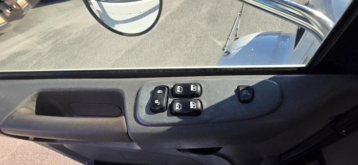 2020 Peterbilt 337 — photo 26