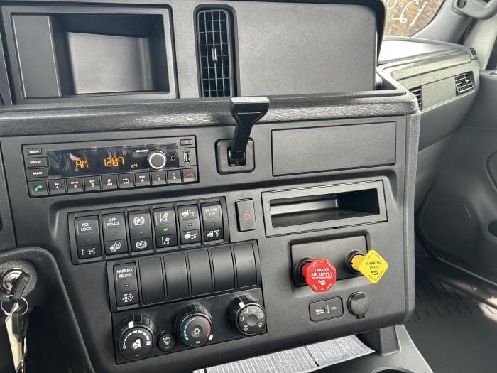 2026 International LT — photo 17