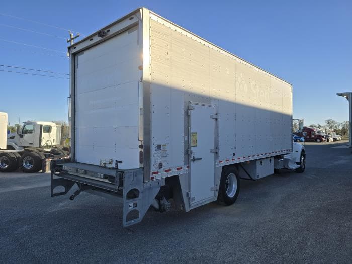 2020 Peterbilt 337 — photo 6