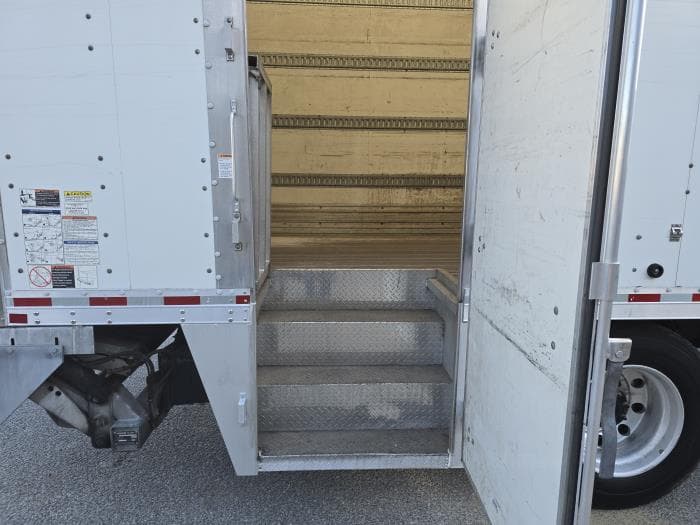 2020 Peterbilt 337 — photo 11