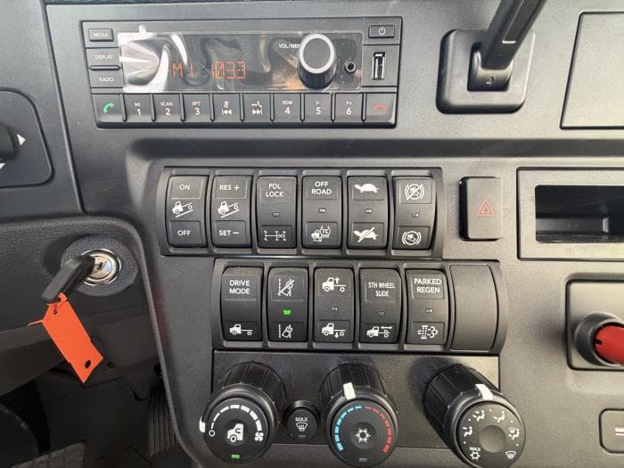 2026 International LT — photo 14