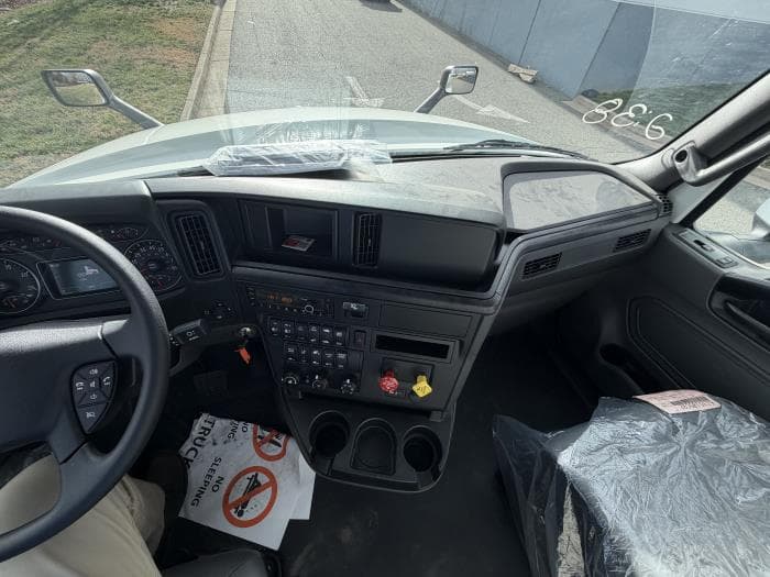 2026 International LT — photo 18