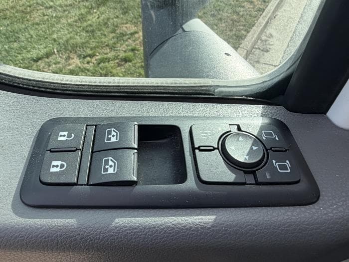 2026 International LT — photo 12