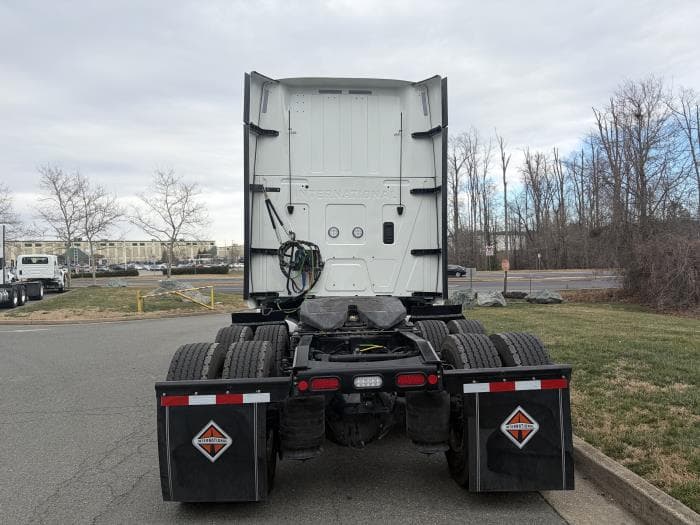 2026 International LT — photo 7