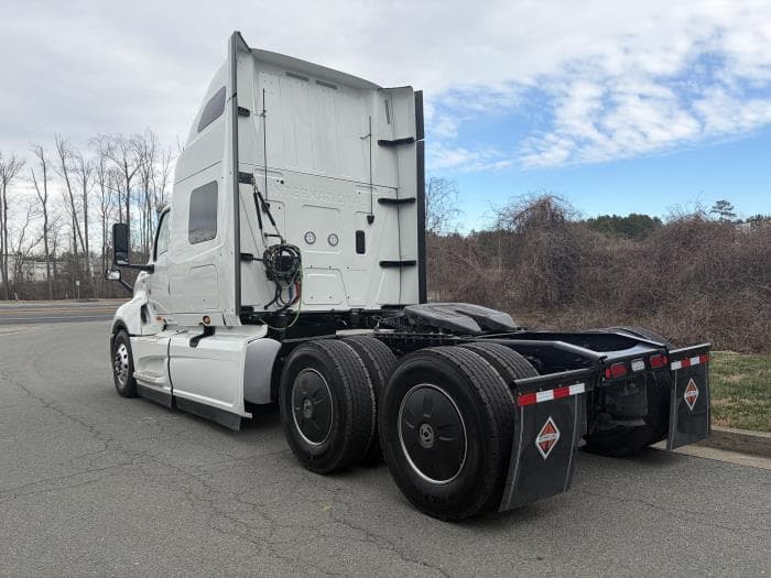 2026 International LT — photo 8