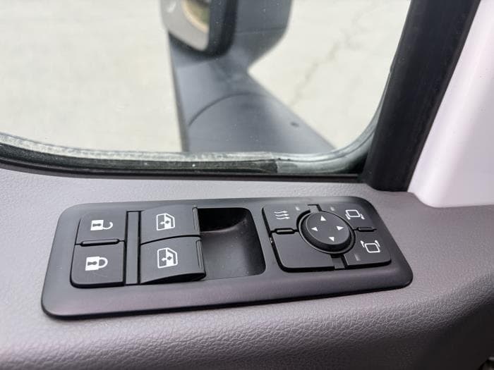 2026 International LT — photo 10