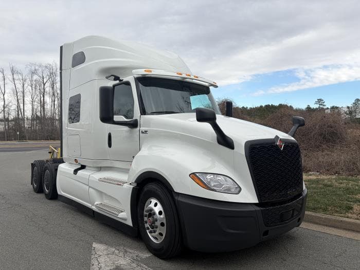 2026 International LT — photo 4