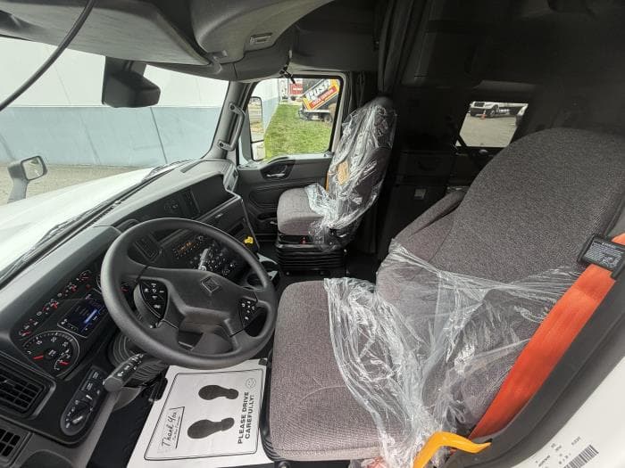 2026 International LT — photo 14