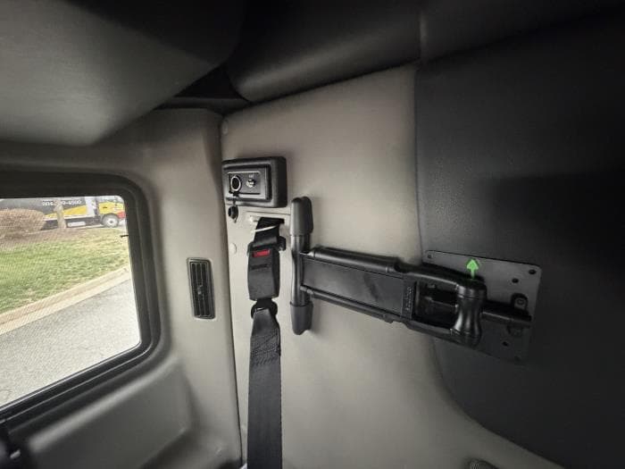 2026 International LT — photo 22